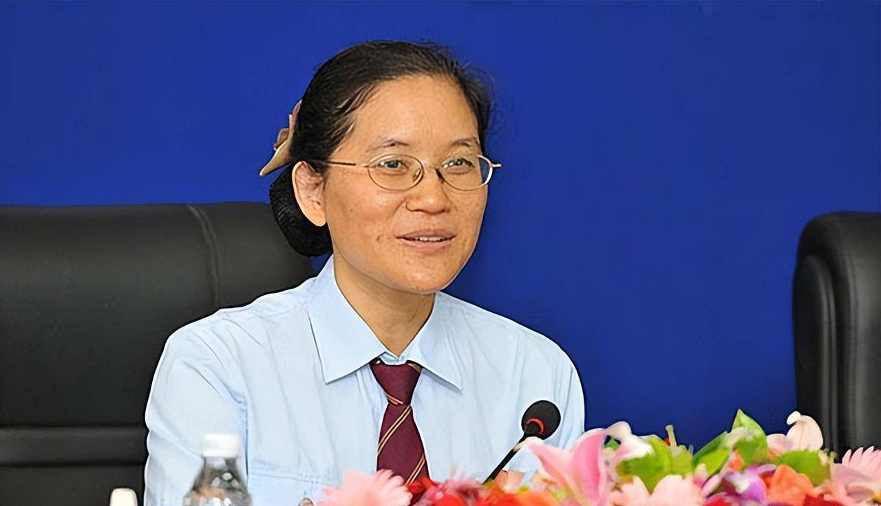 "最富法官"张家慧夫妇落马记:打麻将曝光200亿家产,获刑18年_刘远生