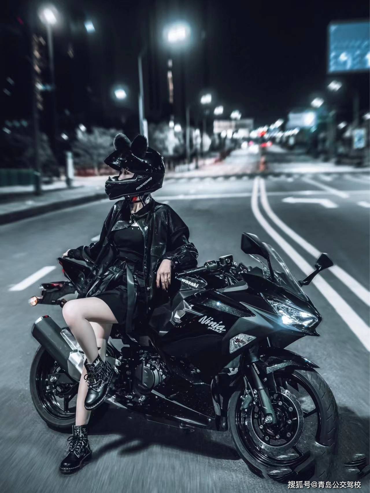 你怎么才能骑摩托车成为一名女骑?
