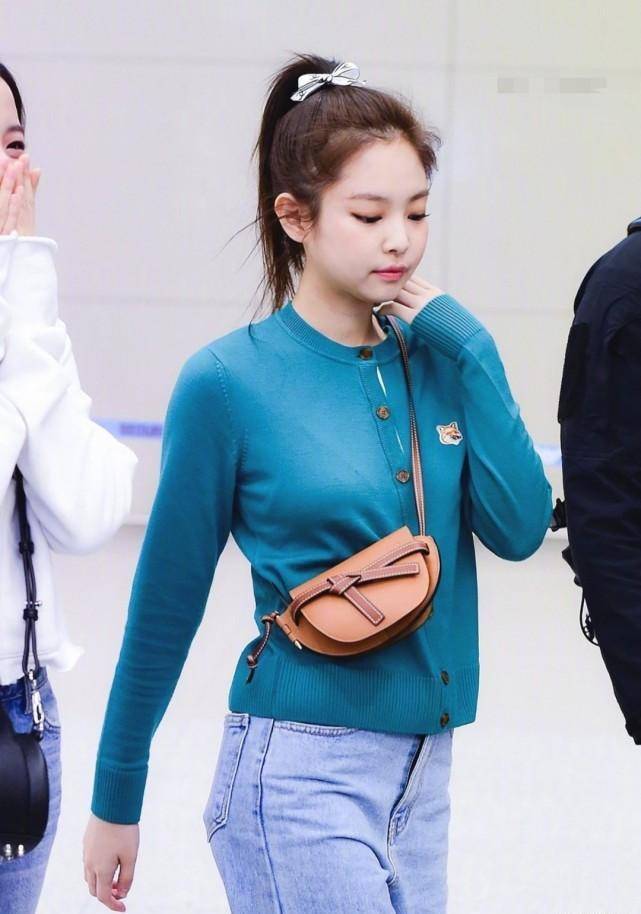 jennie高级bm风穿搭,让你避免烂大街的同款,快来学一下_bm_上衣_时尚