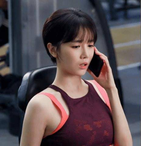 陈小纭长着一张甜美可爱的娃娃脸,可她经常演一些城府很深的角色,比如