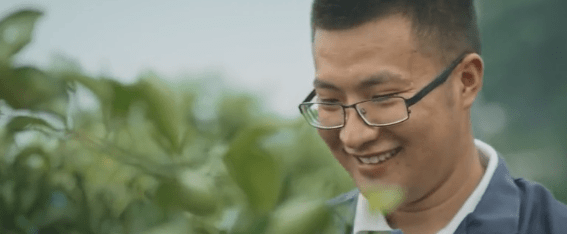 微电影|回到希望的田野上,致敬脱贫攻坚一线的奋斗者们_陈宇新_大学