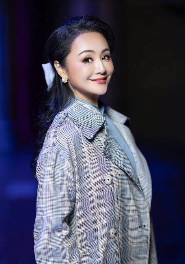 曹颖动辄用自己的钱补贴"家人",把直播带货变成了"连续剧"!