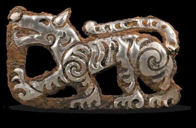 甘肃张家川马家塬遗址出土精美宝物_西戎_墓葬_考古