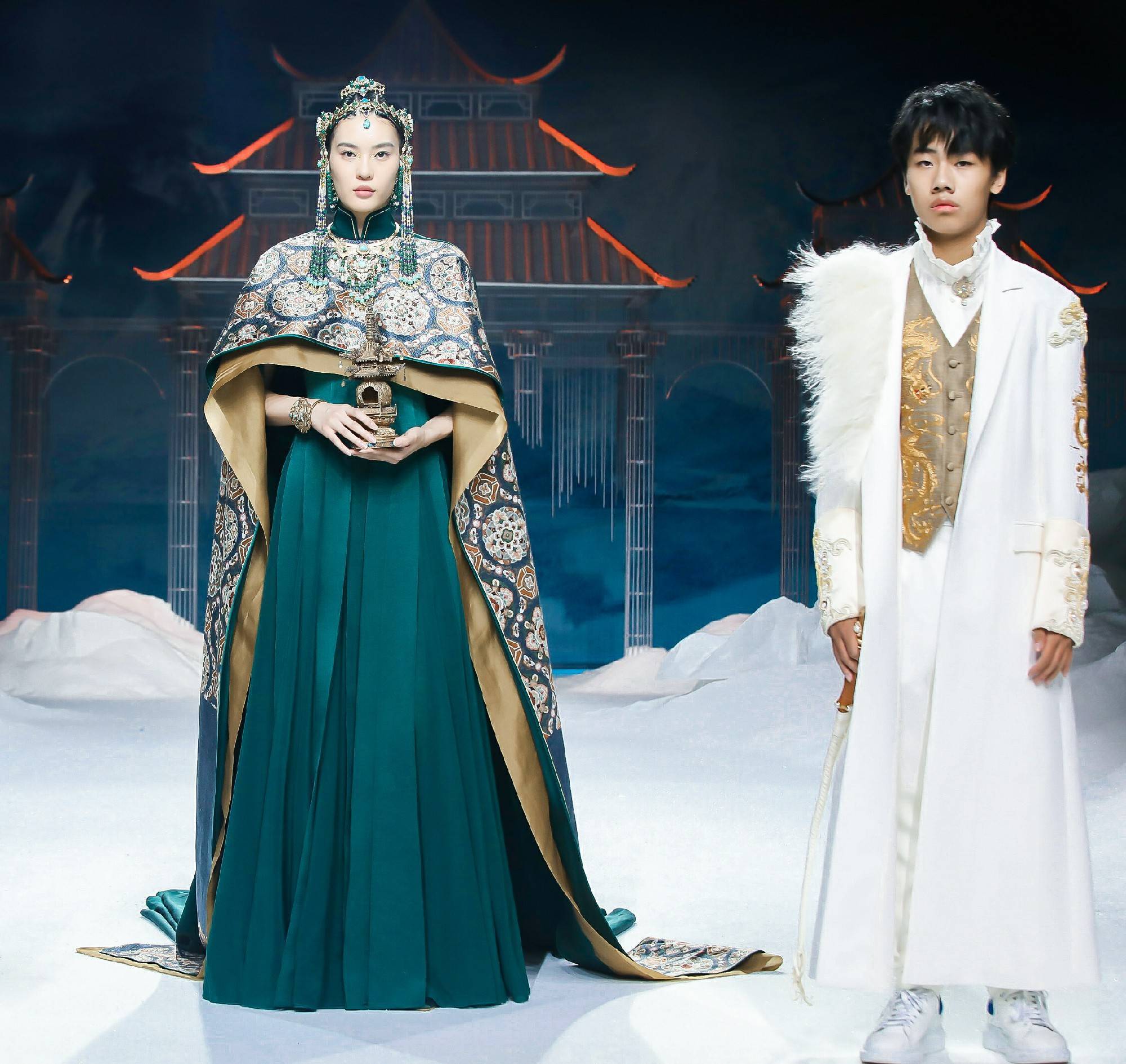 熊英·盖娅传说|【乾坤·碧落】开幕大秀惊艳亮相 齐家三兄弟李若溪