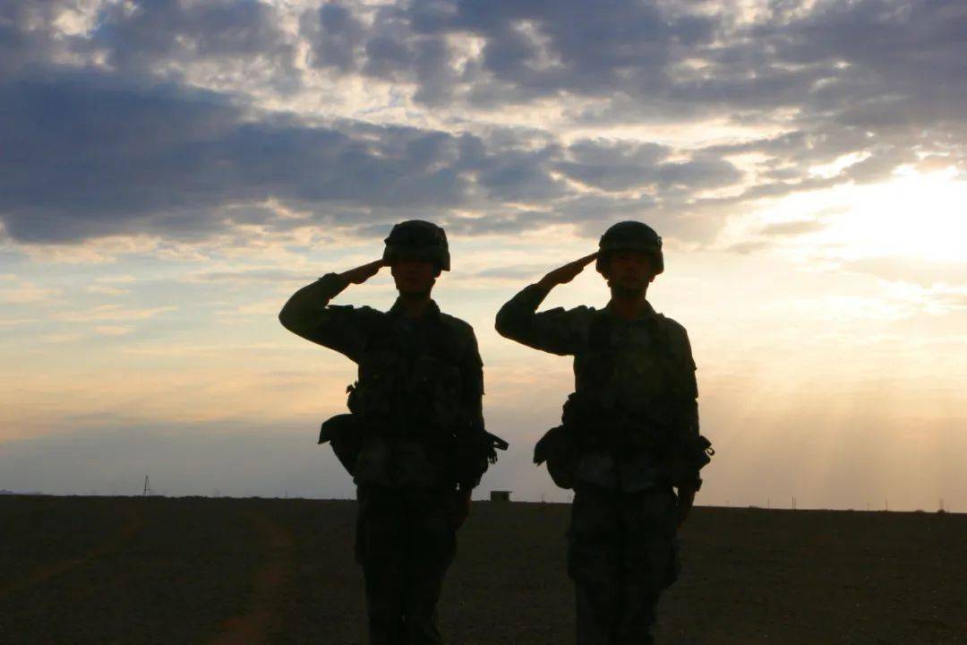 南疆光影 | 大漠夕阳下的别样青春_战区_风沙_周昊