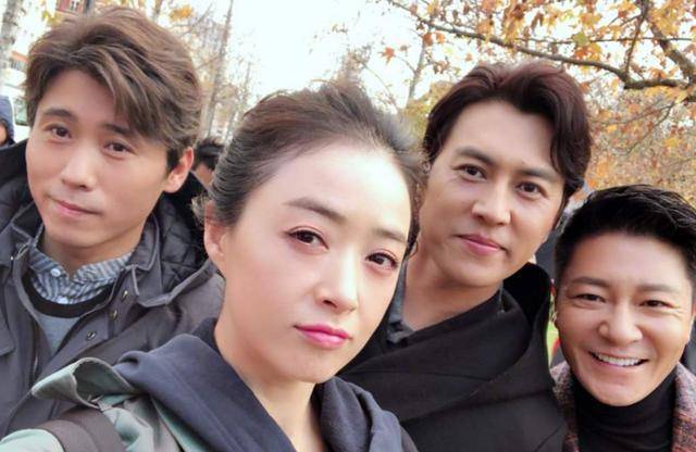 《如果岁月可回头》剧情无厘头,靳东蒋欣也拉不回收视率?