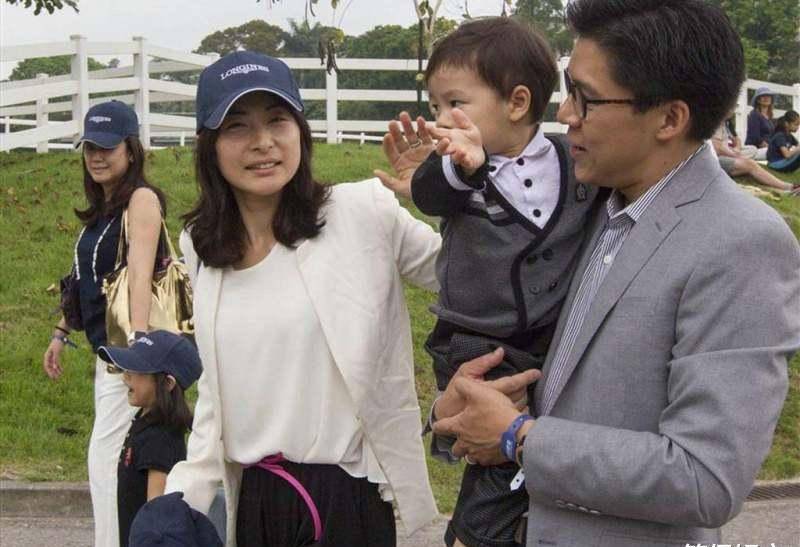 关系,还是不错的,据说朱玲玲还送给她价值16万的名表,郭晶晶应该会很