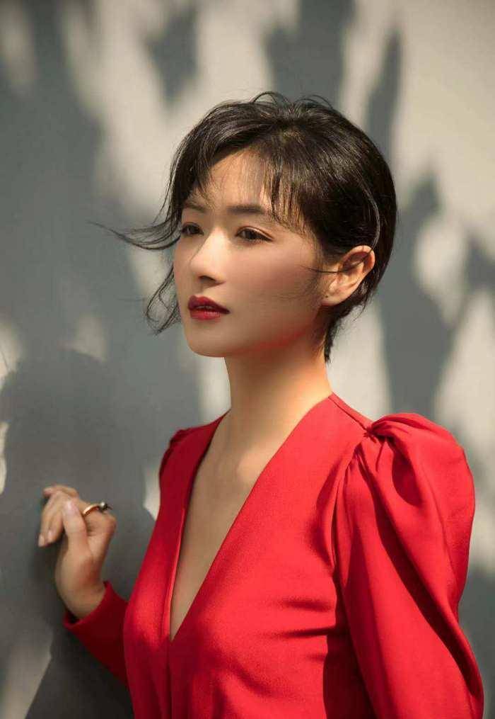 过80多场戏剧演出,并与华仔,孙红雷,黄轩,段奕宏,赵文卓等老戏骨合作