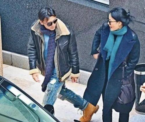 王菲好友ryan发话:没丢帽子!