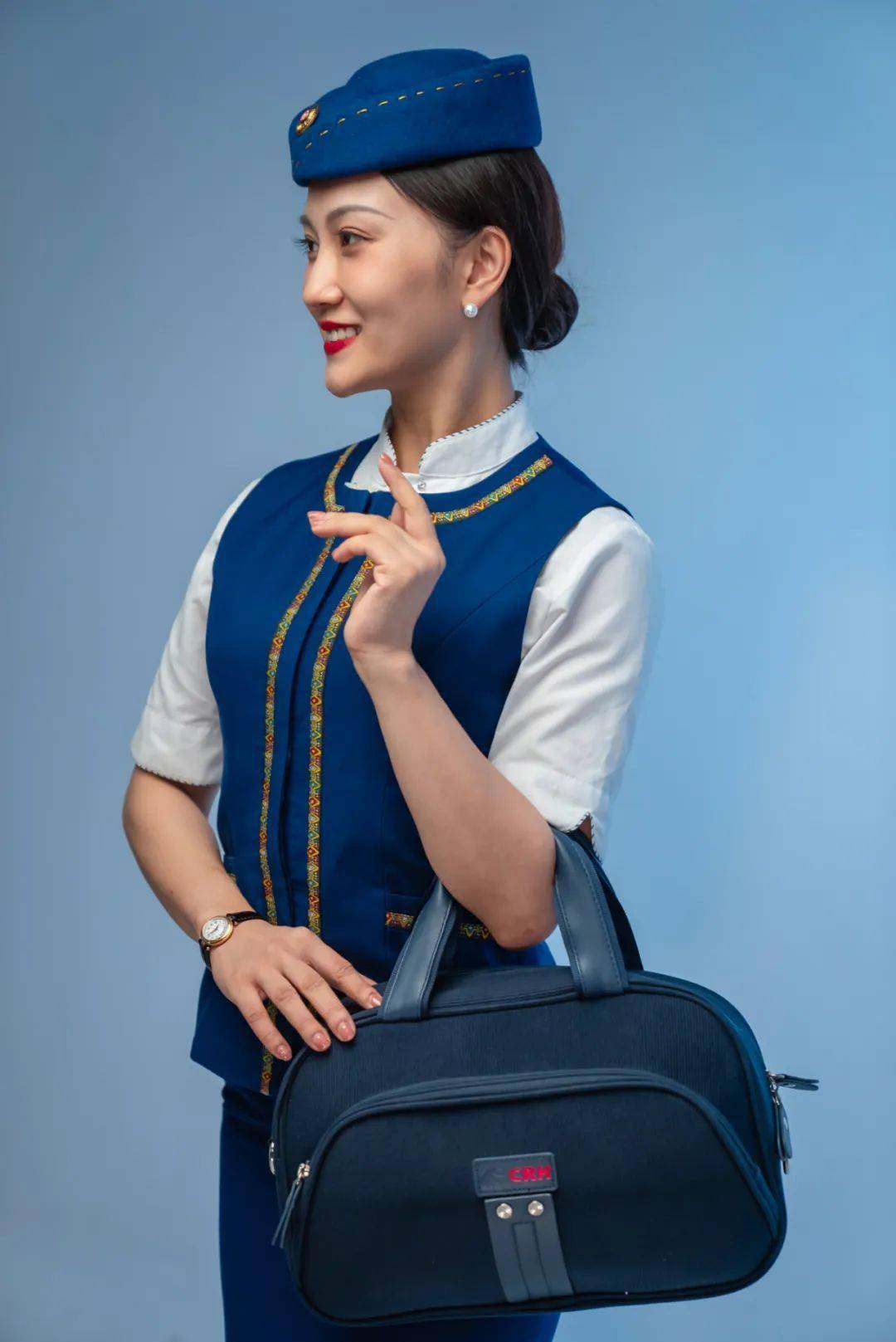 广西动姐制服图鉴,你最喜欢哪套?_壮锦_套装_紫红色