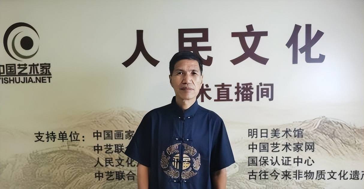 画家陈贵芳在北京书画精英作品展上与中美协理事王阔海亲切交流_翰墨