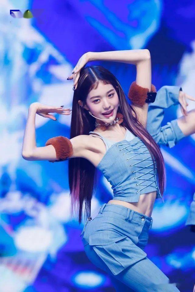 18岁ive张元英,瘦得看到肋骨,健康状况令网友担忧!_after_身材_舞台