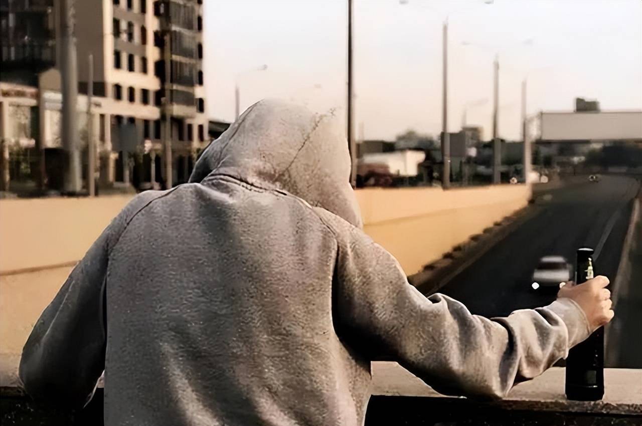 韩国"雨衣杀手":10个月连杀20名富豪,按摩女,手段令人发指_柳永哲