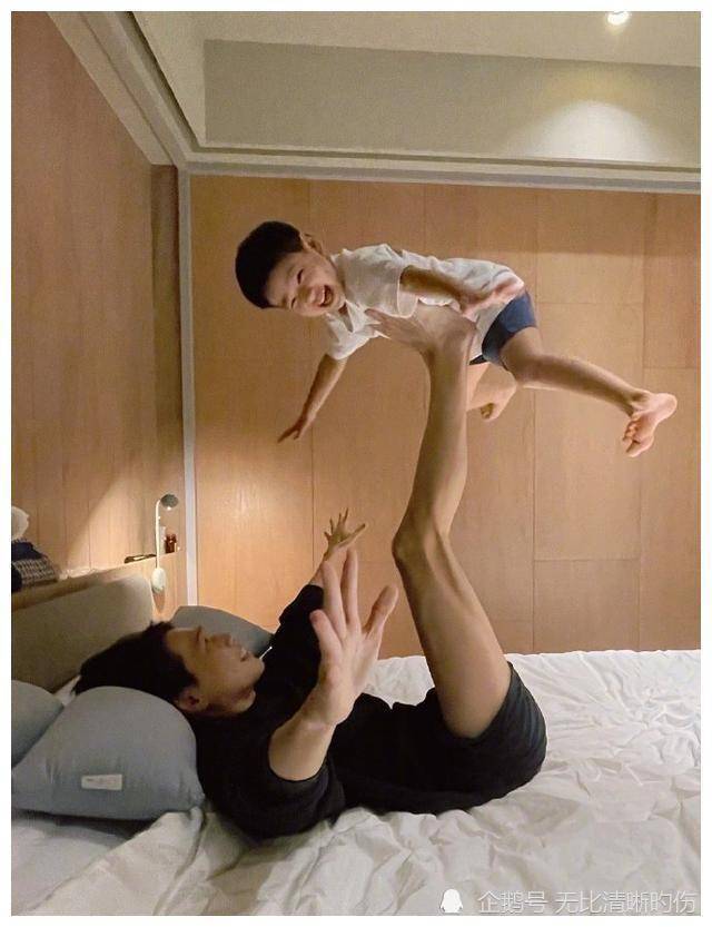 陈嘉桦晒浴袍出镜合照,不愧是she最早结婚生子的女星!