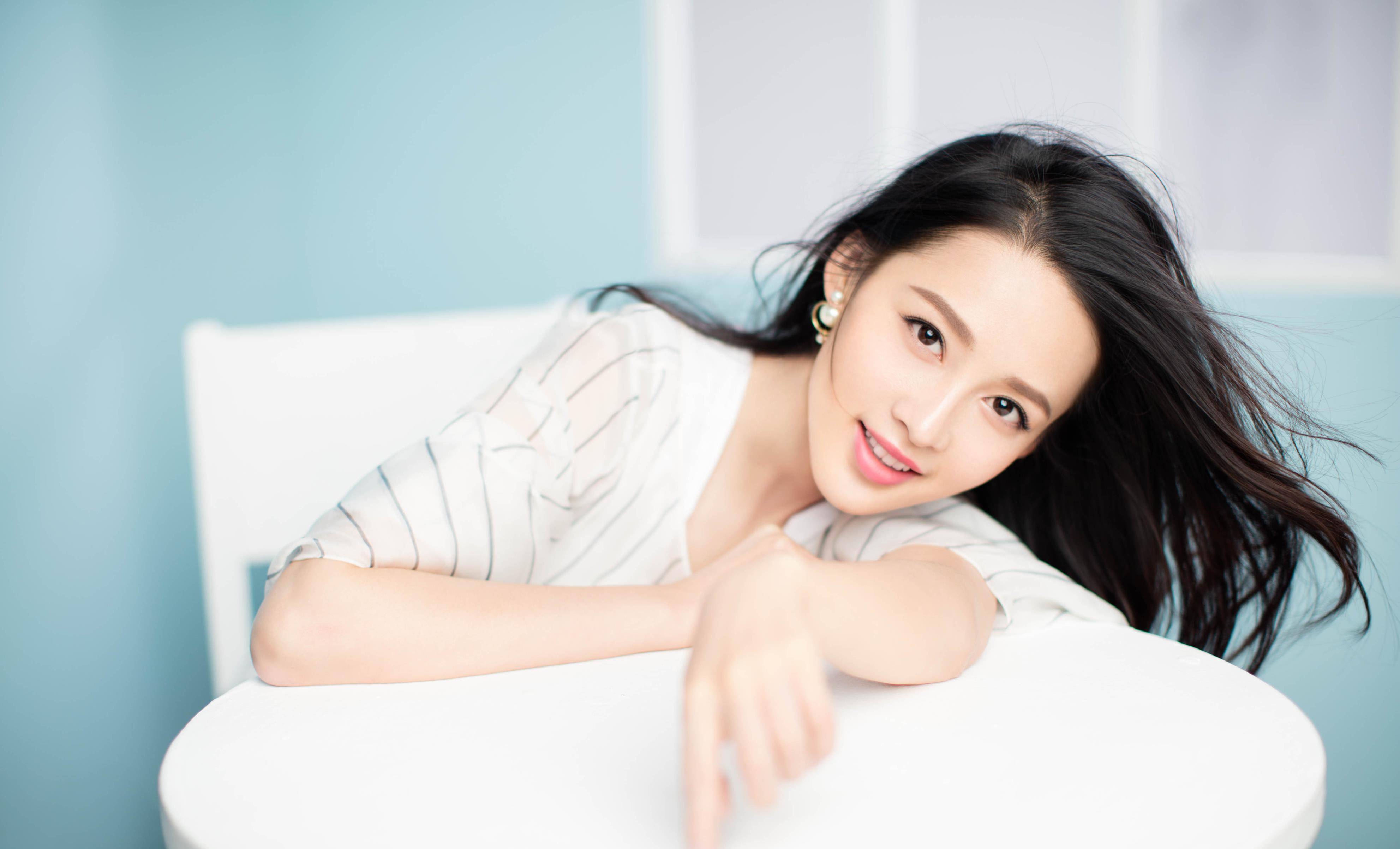 能红却不爆,李沁的人气始终差点火候,《请君》能否逆袭?