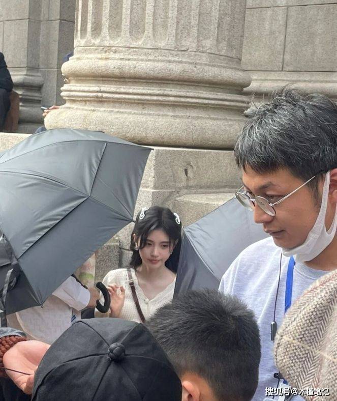 鞠婧祎新剧路透,首次搭档德云社秦霄贤,两人同框照暴露身高_网友_个子