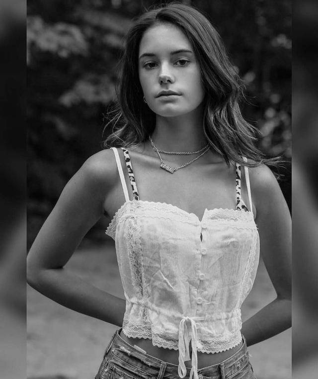 15岁网球少女穿衣时髦,"零赘肉"身材反而像25岁_麦基瑞恩_吊带_时尚