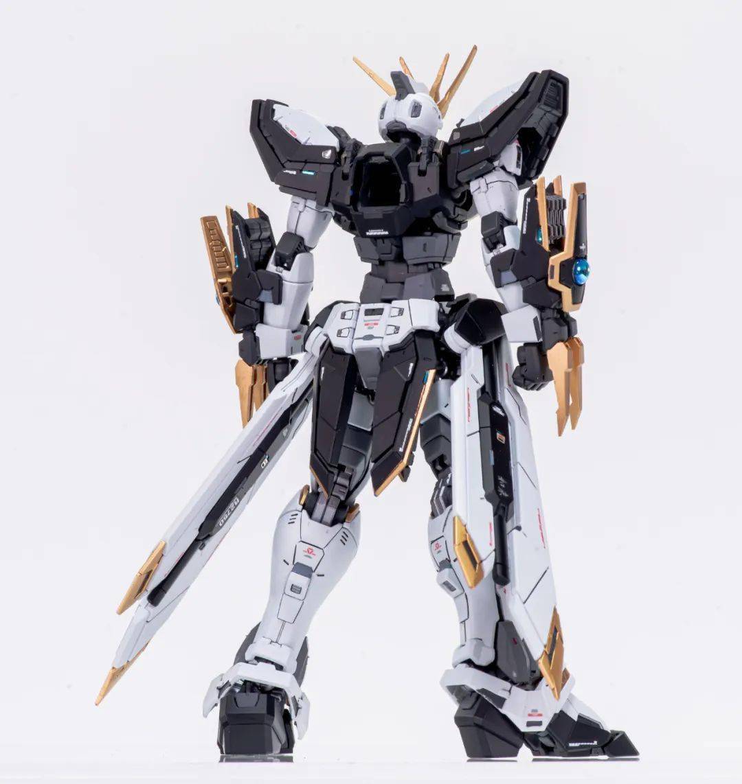 多蒙·卡修狂喜:麻麻再也不用担心我的神高达没翅膀了!