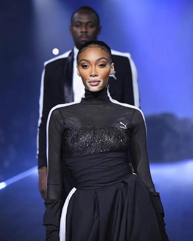 库兹马晒与湖人美女老板珍妮-巴斯合影:你是传奇!_阿姨_1_nba