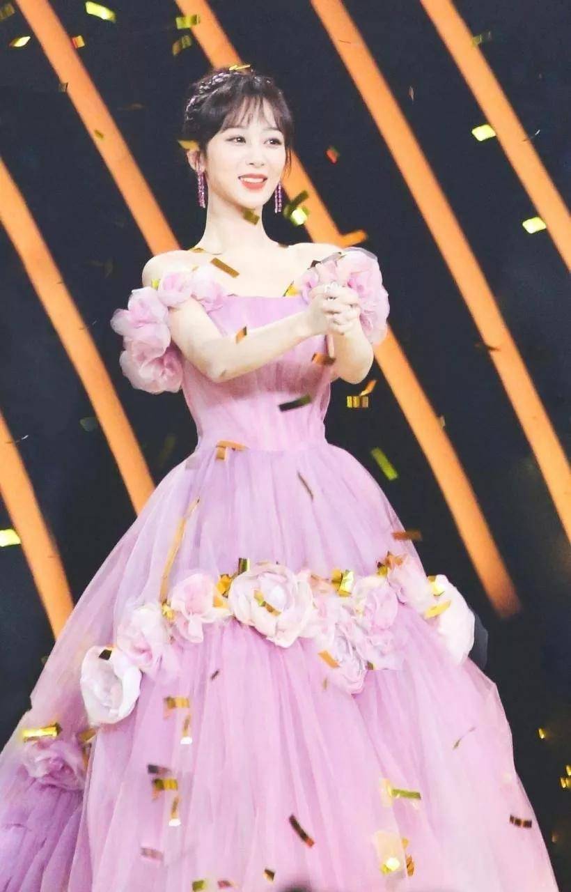 杨紫发博与欢瑞解约,网友:恭喜紫妹向前走不回头_未来_世纪_续约