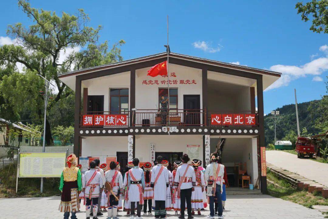 "段世忠的儿子段秋龙说,一家人里有纳西族,藏族,汉族3个民族,生产生活