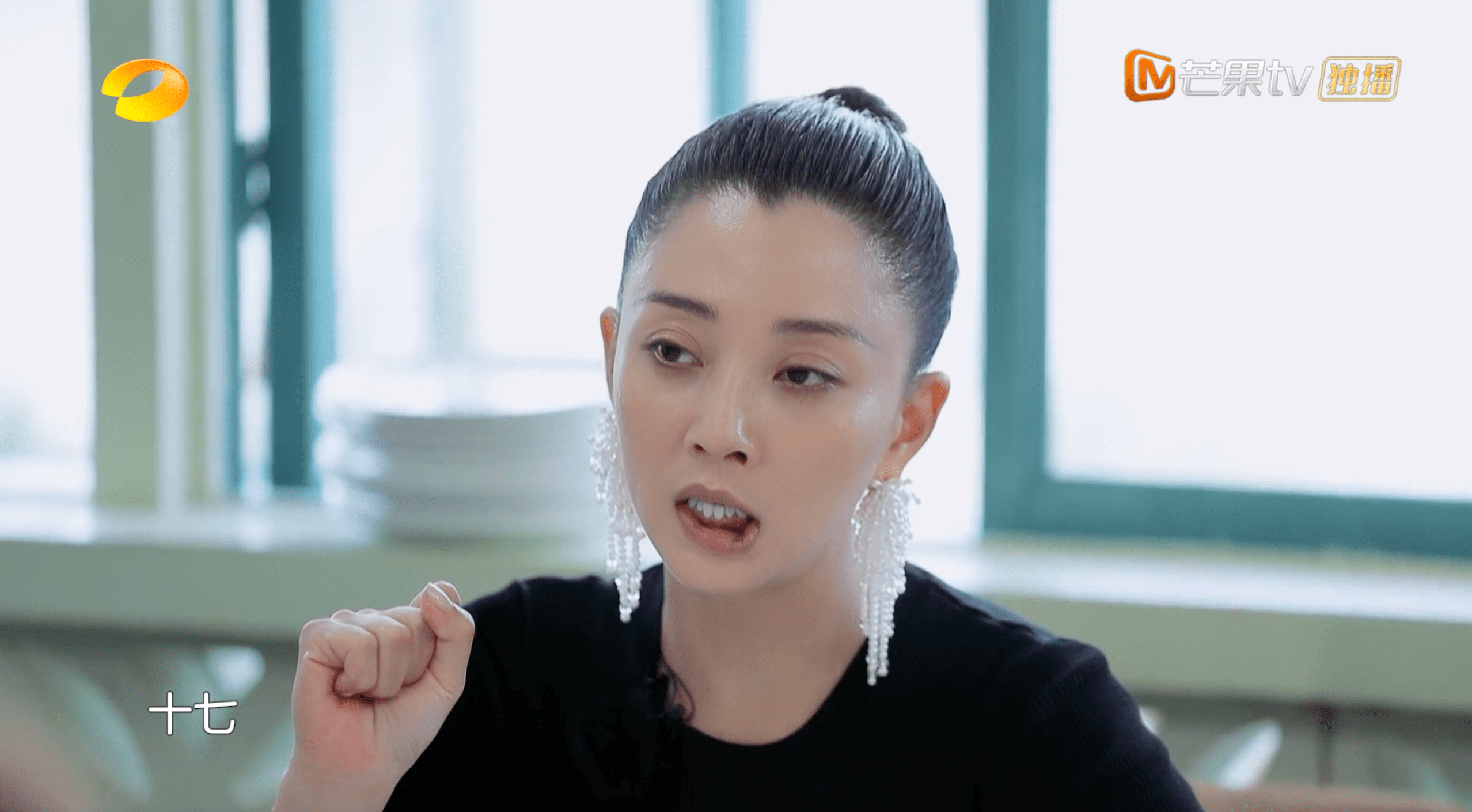 殷桃的"放飞",黄小蕾的"尴尬",让这期《中餐厅》彻底封神_黄晓明_裤子