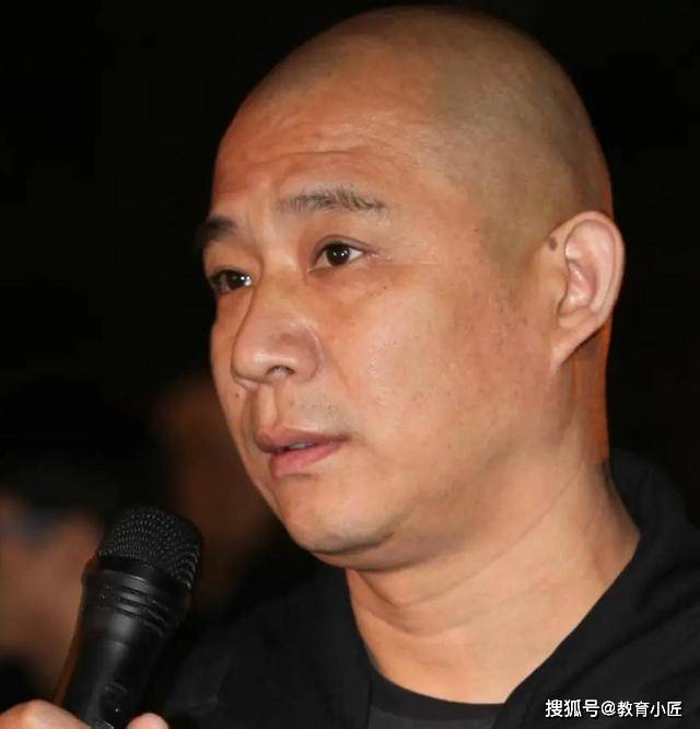 随着舆论的不断发酵,画家方力钧对于自己所创作的袁隆平画像之事给出