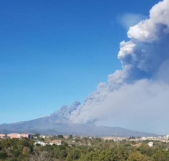 歐洲最高火山猛烈噴發,大量地震襲擊意大利_埃特納_埃納特_熔岩