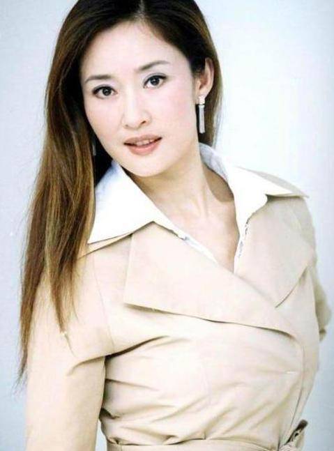 她一年拒演50部戏,曾经红过宋丹丹,因"喂奶门"退出娱乐圈_盖丽丽_时候