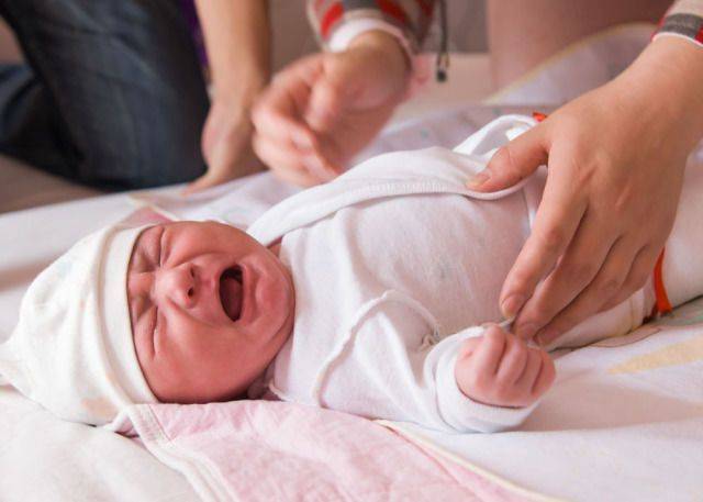 新生儿脐带要怎么护理？家长注意这几点,弄懂了娃少受罪