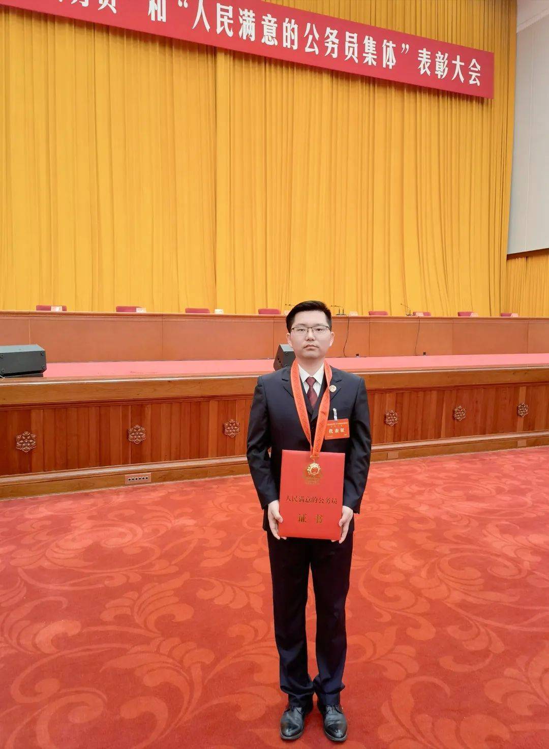 【干事创业强担当】谢文凯:全国"人民满意的公务员"_办案_法律_企业