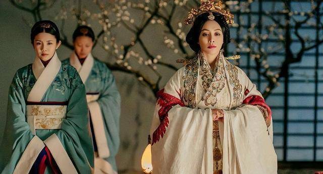 秦始皇坐拥后宫佳丽上千人,生下33个子女,到死没有