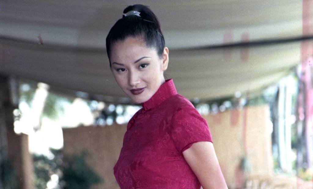 王祖贤30年前故宫拍照,身后的临时演员已成知名女星_曾在_演出_崔颖