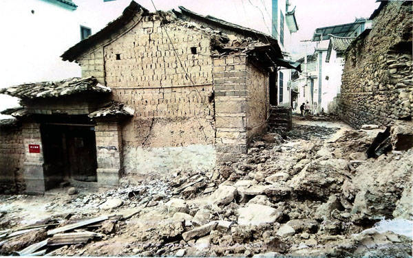 图说:地震后,漾濞县省级历史文化名城保护区内的民居 漾濞县供图50多
