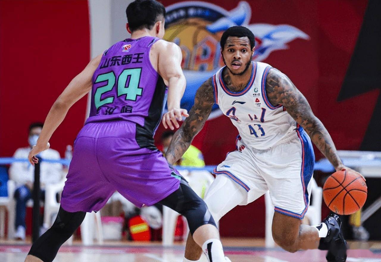 离开cba联赛之后,亨特也处于待业的状态,今年夏天,亨特代表老鹰队参加