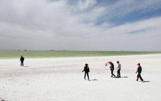 青海最大的盐湖，有着闻名世间的光卤石，可供60亿人口使用千年