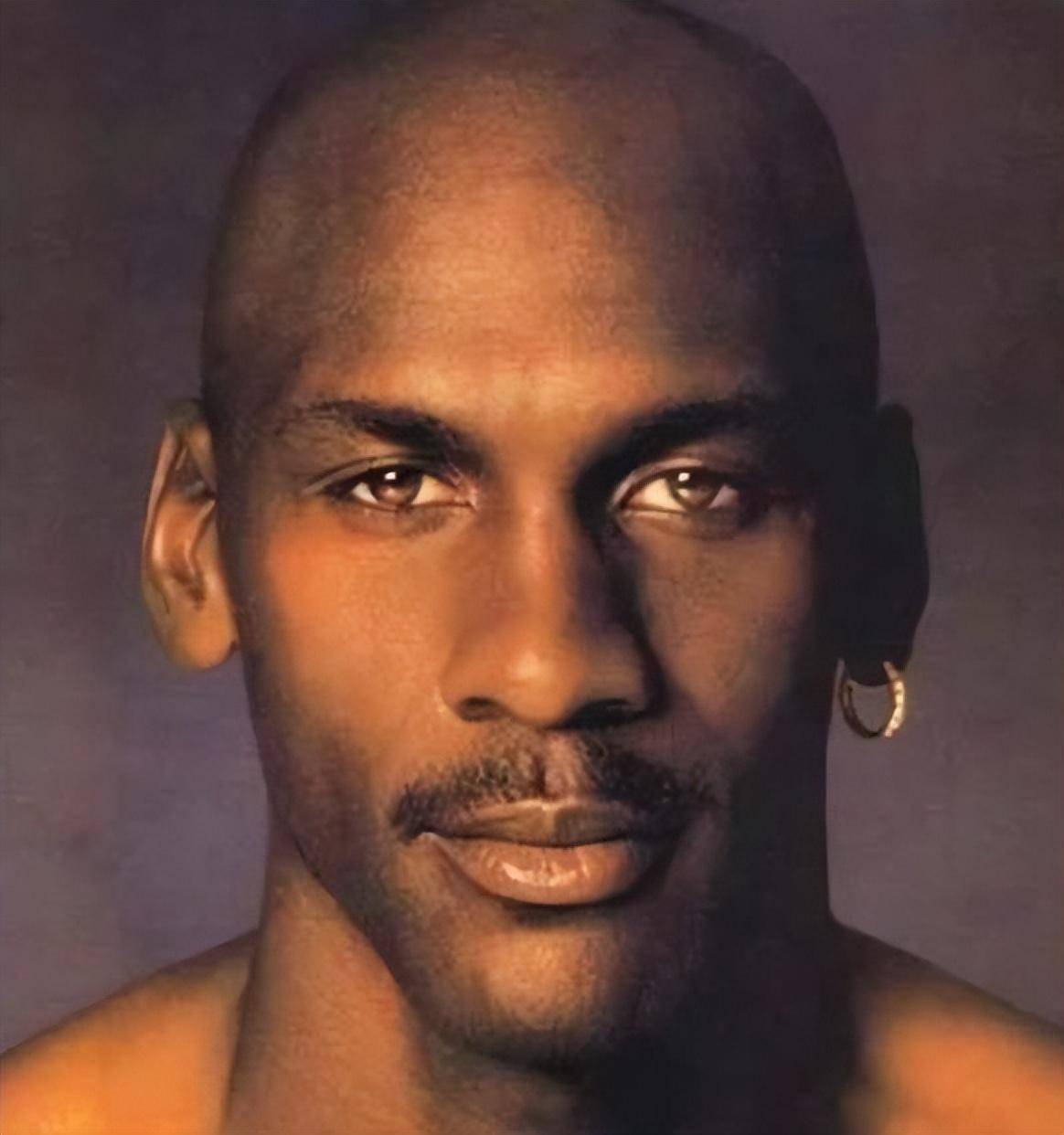 nba球星戴耳钉分4个等级:詹姆斯a级,科比霸气s级,那sss级呢?