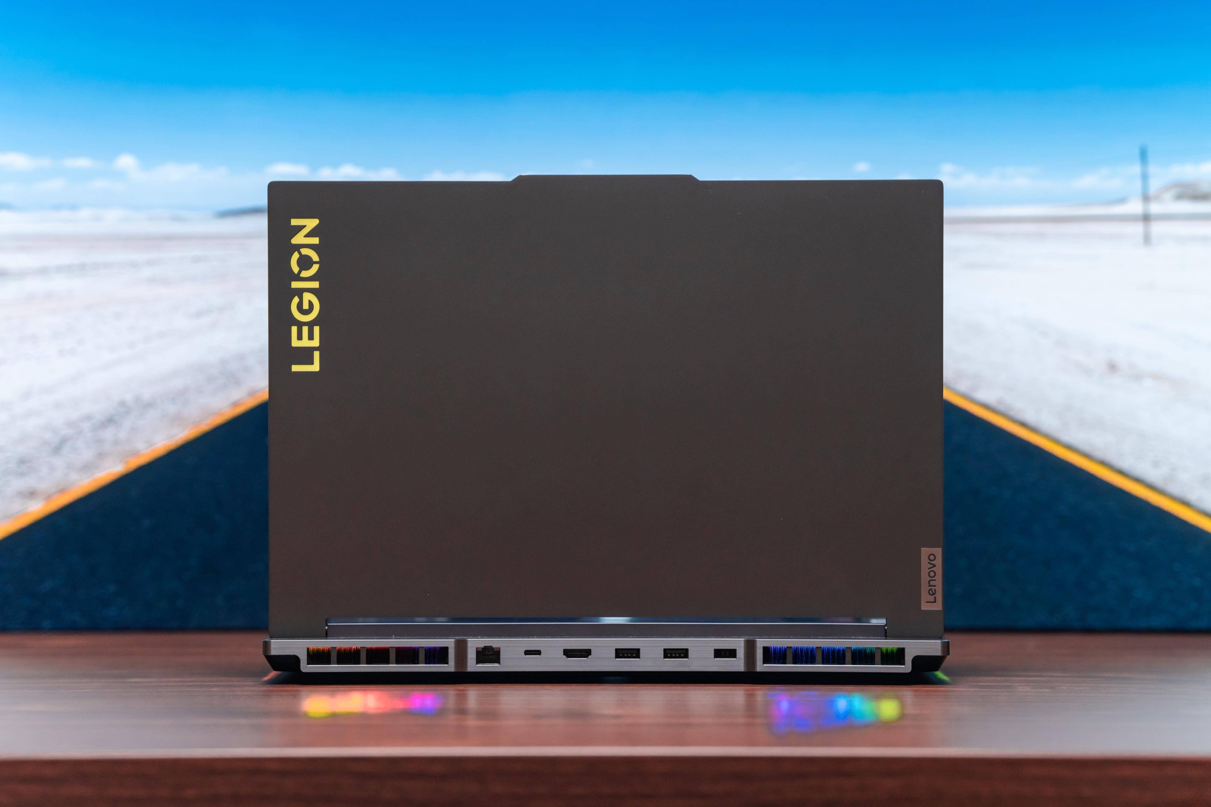 AMD 锐龙 7 6800H + RX 6700M 的双 A 超旗舰游戏本,联想拯救者 R9000K 测评