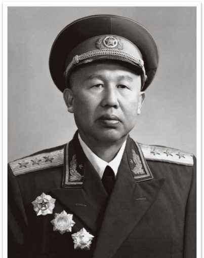 地主向八路军勒索过路费,上将:不拿5000大洋,立即法办!