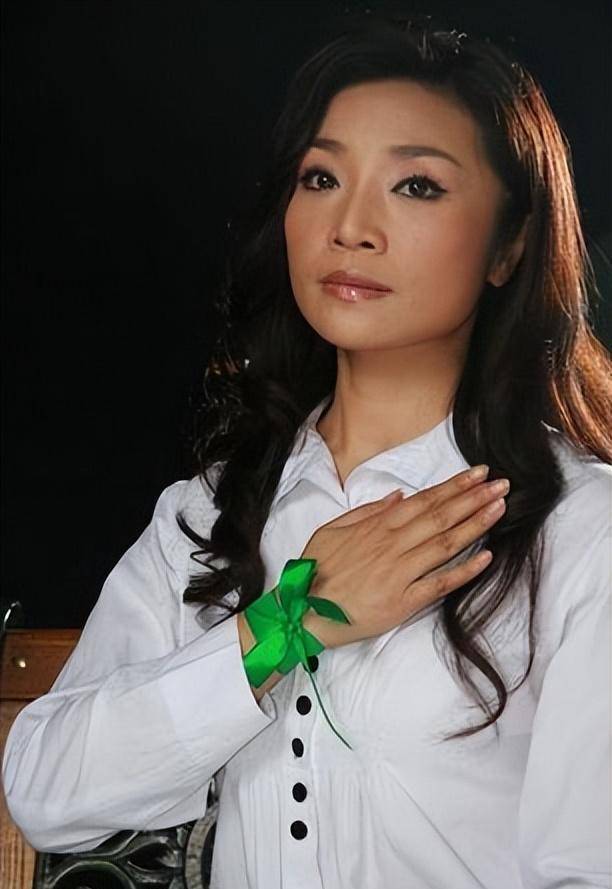 著名歌唱家李丹阳:56岁仍未婚,父母相继去世后,她却只想当母亲_舞台