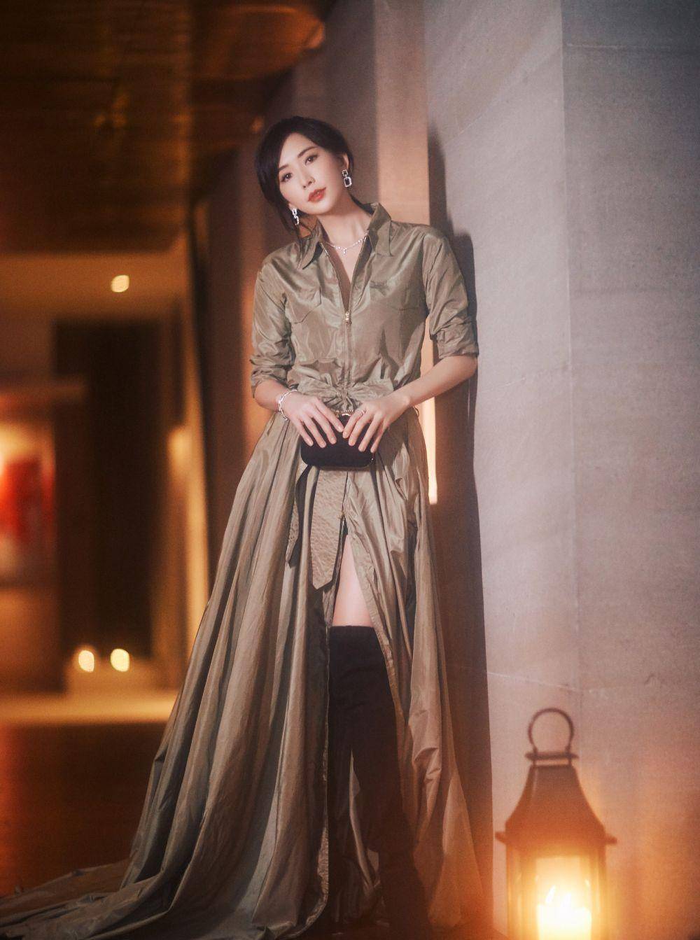 当然有时候林志玲又是满满的少女感,就像她的这件裙子,温婉大方还有