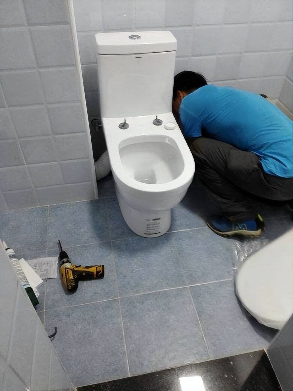 买马桶不是越贵越好,看准这"3个"地方,花钱少又实用_装修_质量_釉面