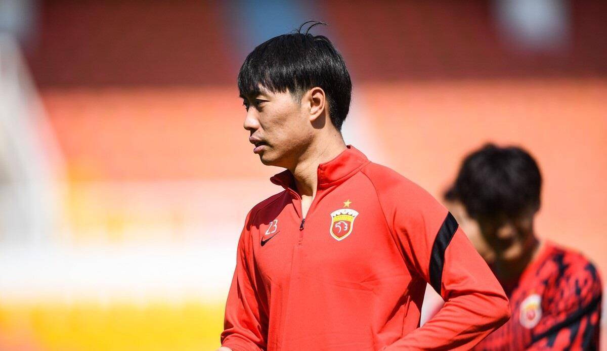 上港为放走傅欢已付出昂贵代价,如今右后卫已无人可用_莱科_申圆_球迷