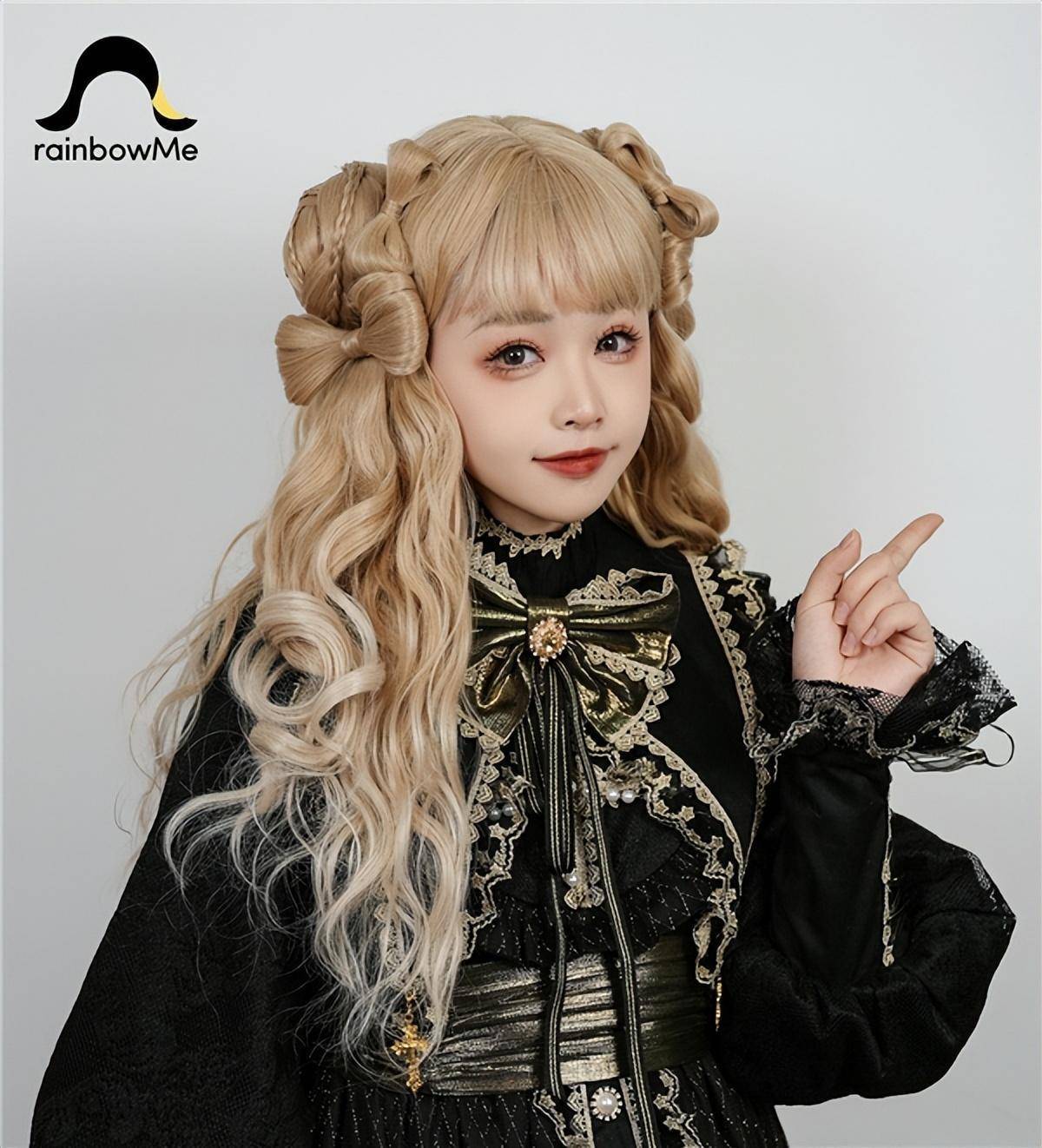 行业内人气和专业度兼备的意见领袖,这其中就有知名lolita博主鲑鱼子