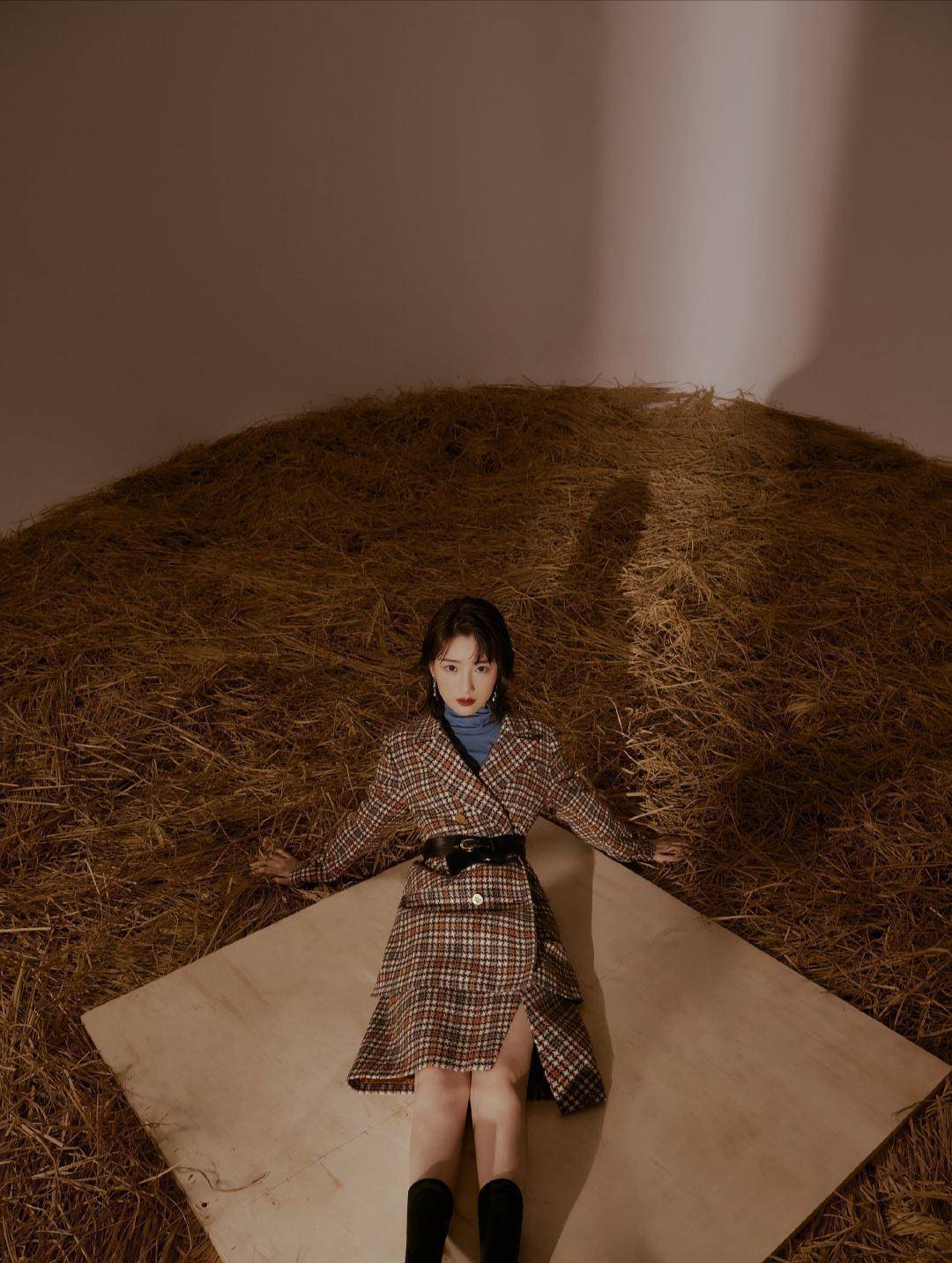 毛晓彤杨玏七夕撒狗粮,穿格子复古情侣装大秀文艺范,时尚又甜腻