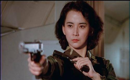 1990年,凭借电影《中华警花》出道,并被观众认识.