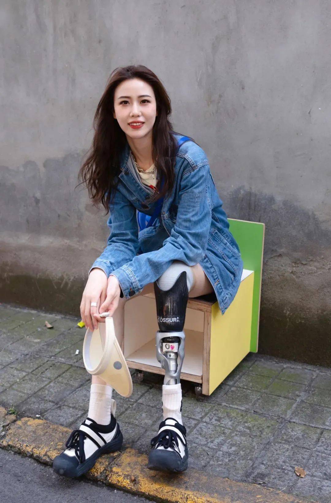 胡月:闪光的滑板女孩,超酷!_运动_假肢_动作