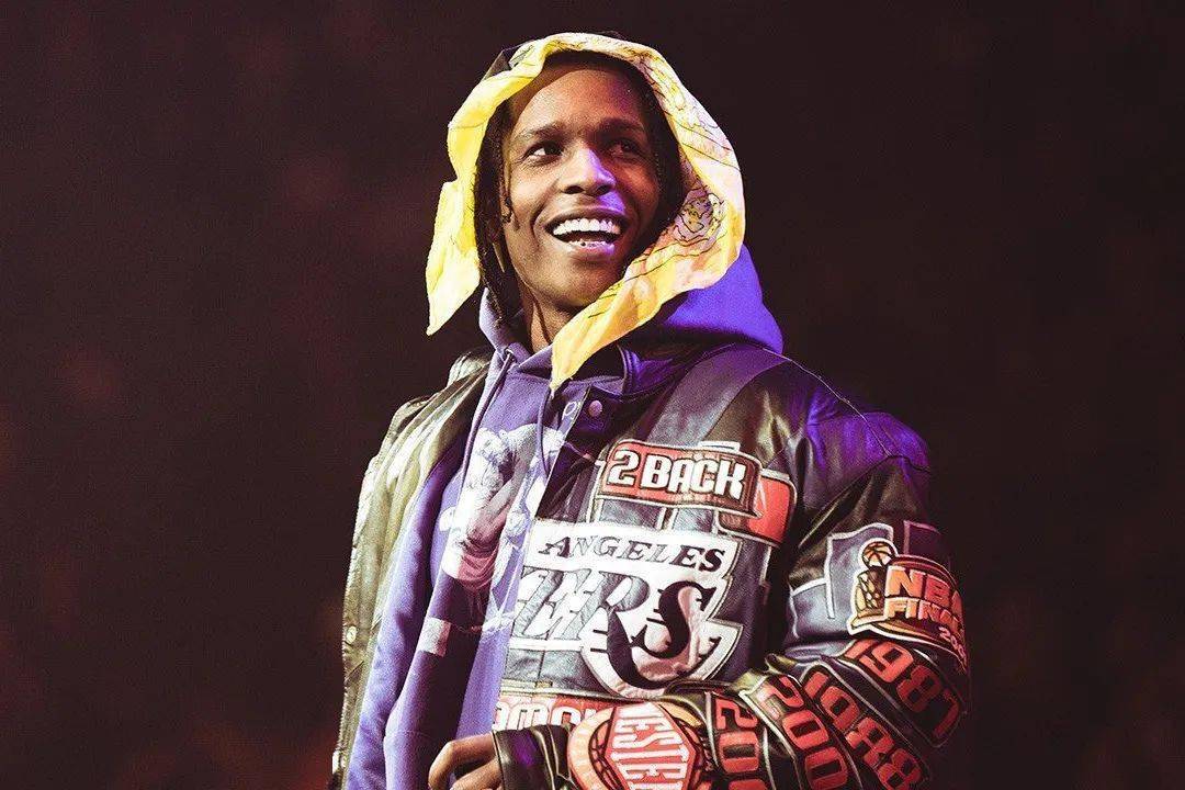 年仍以个人设计师的身份混迹在美国文娱圈,新生代的顶流 a$ap rocky