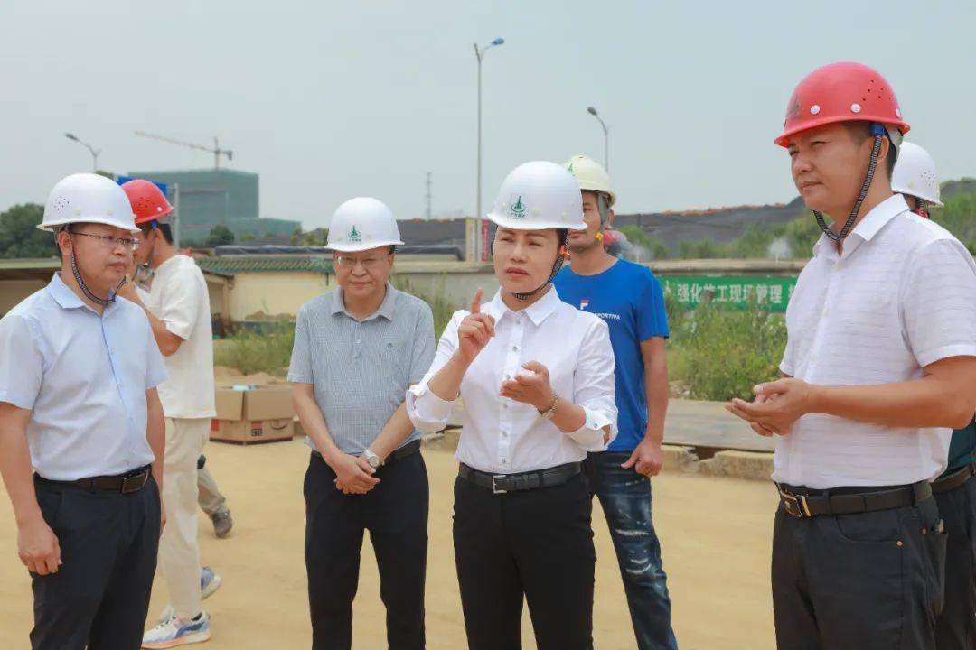 黄卫东到县统计局,发改局,乡村振兴万亩科技产业示范园调研经济运行