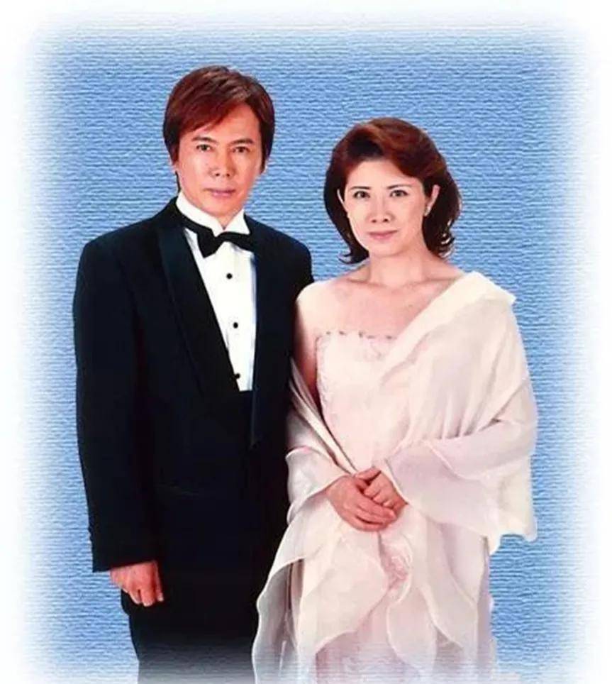 森昌子与1947年出生的离婚两年的演歌天王森进一结婚而退出演艺圈